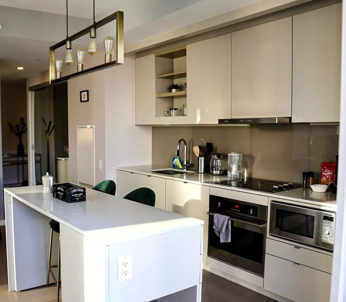 Stunning Suite In Downtown Perfect For Businesses Trips And Small Families トロント 0*,  カナダ