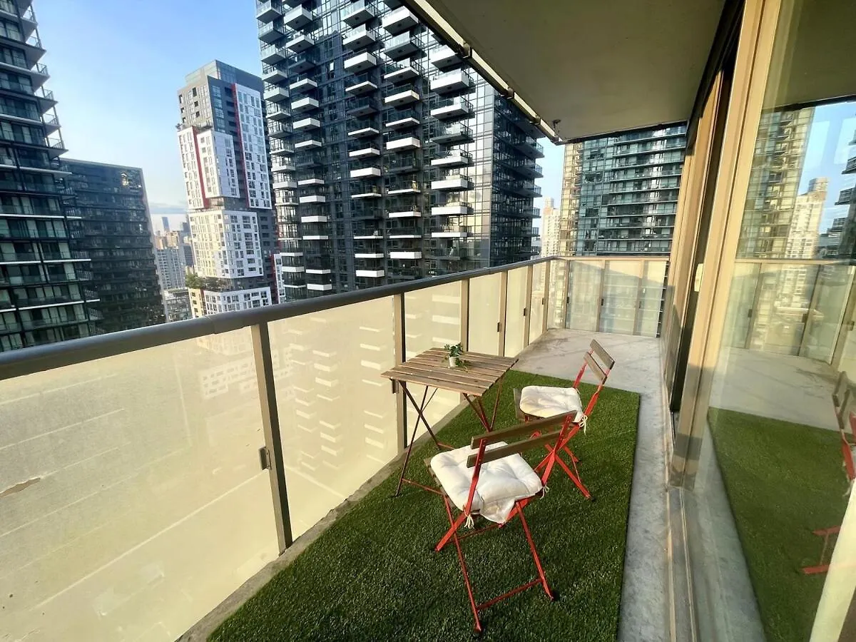 Stunning Suite In Downtown Perfect For Businesses Trips And Small Families Toronto 0*,  Canada