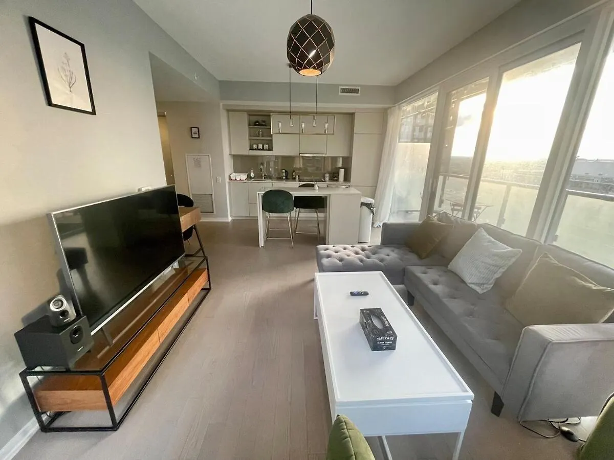 Stunning Suite In Downtown Perfect For Businesses Trips And Small Families Toronto Apartment