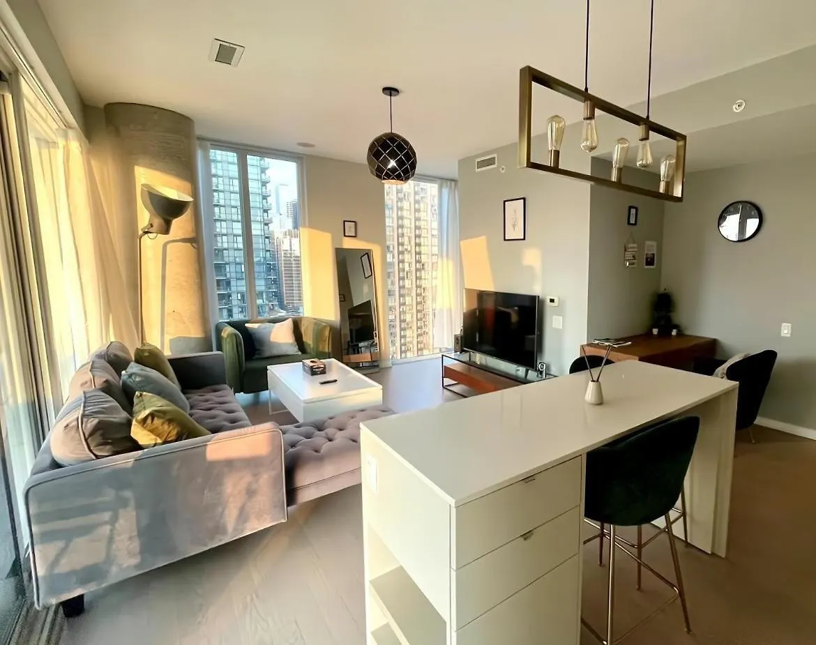 Stunning Suite In Downtown Perfect For Businesses Trips And Small Families Toronto
