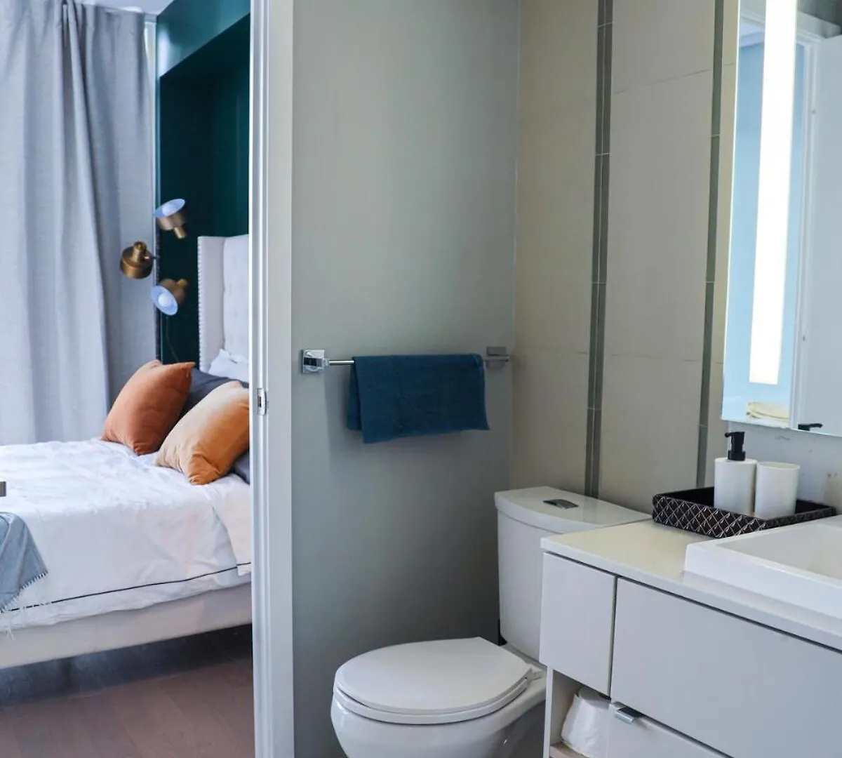 Apartment Stunning Suite In Downtown Perfect For Businesses Trips And Small Families Toronto